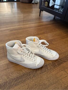 Nike High-Top Sneakers in White and Light Gray